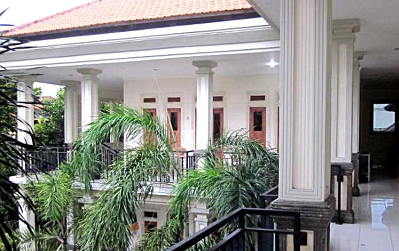 Budget Door Legian Inn Кута Екстериор снимка