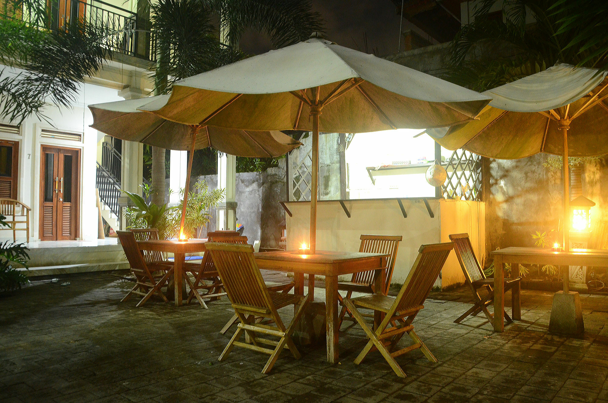 Budget Door Legian Inn Кута Екстериор снимка