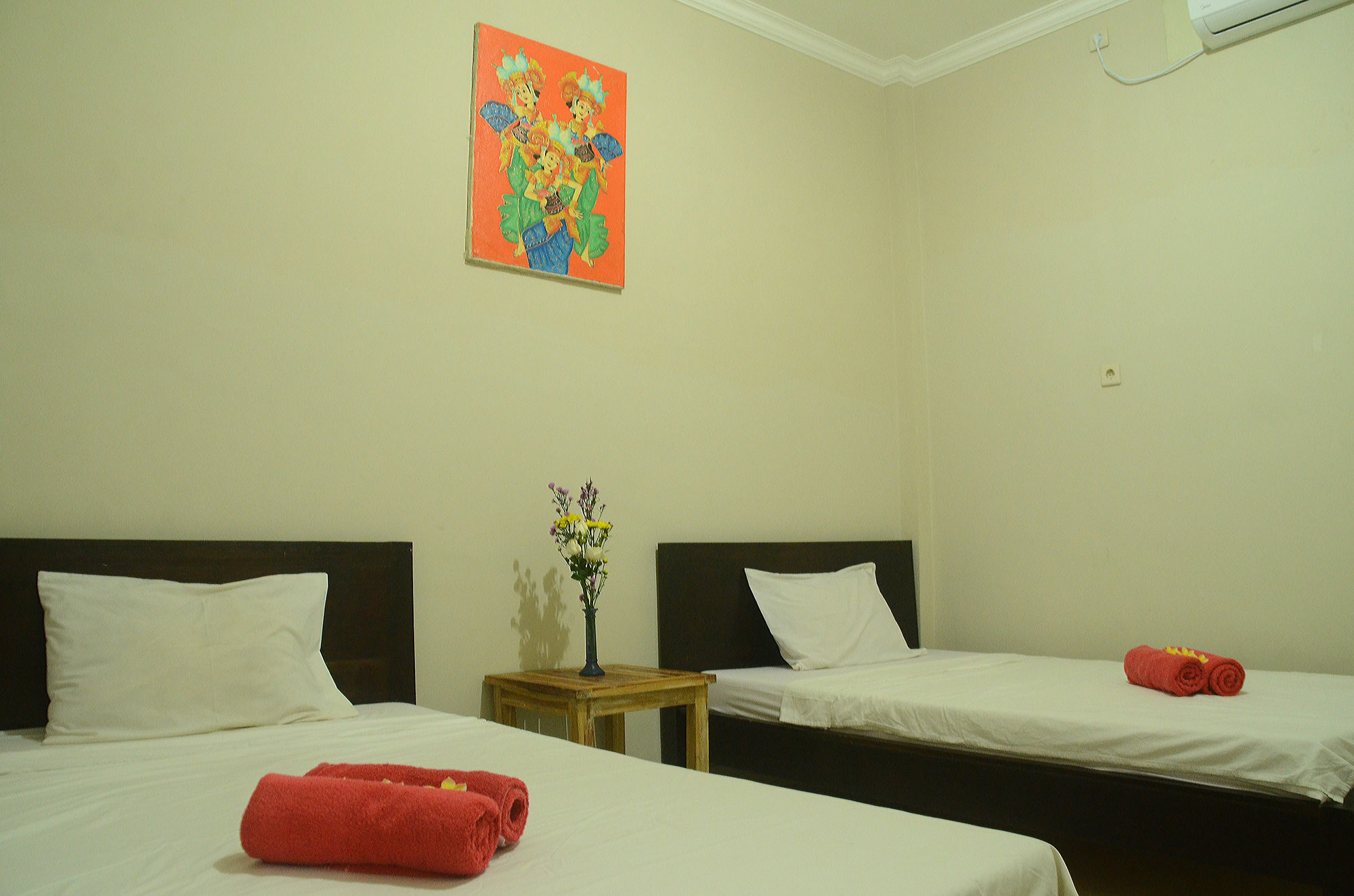 Budget Door Legian Inn Кута Екстериор снимка
